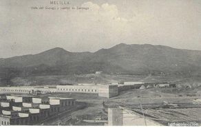 Postales: MELILLA - VISTA DEL GURUGÚ Y CUARTEL DE SANTIAGO - SIN CIRCULAR